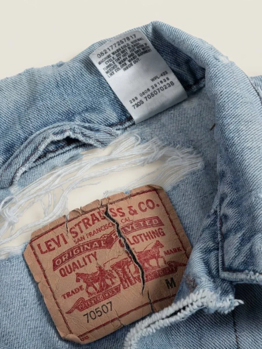 Vintage Y2K Levis 70507 Distressed Thrashed Denim Trucker Jacket Mens M Light - Picture 4 of 6